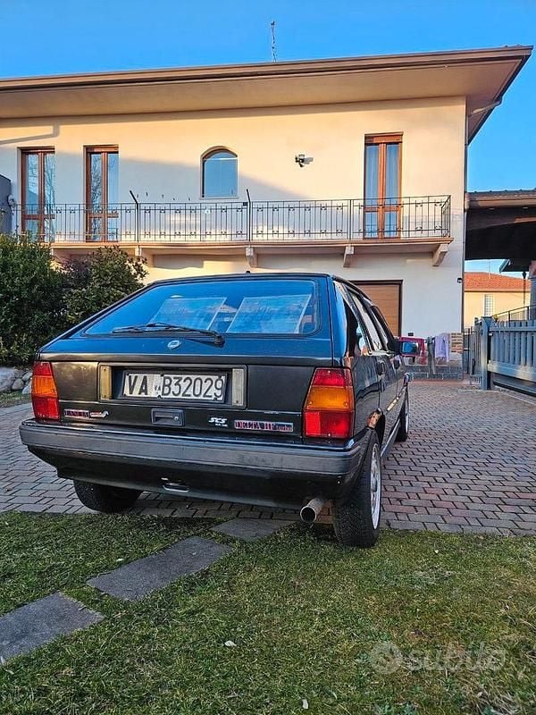 Usata Lancia Delta 130 CV (95 kW) 1990 Utilitaria