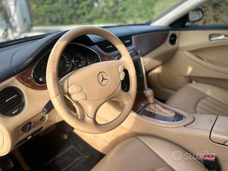 Usata Mercedes CLS320 224 CV (164 kW) 2006 Blu/azzurro Berlina