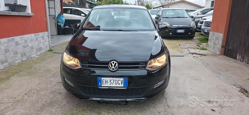 Nero Usata 2011 VW Polo Comfortline Tre volumi | 4300 € (Buon prezzo) - Immagine 1/4