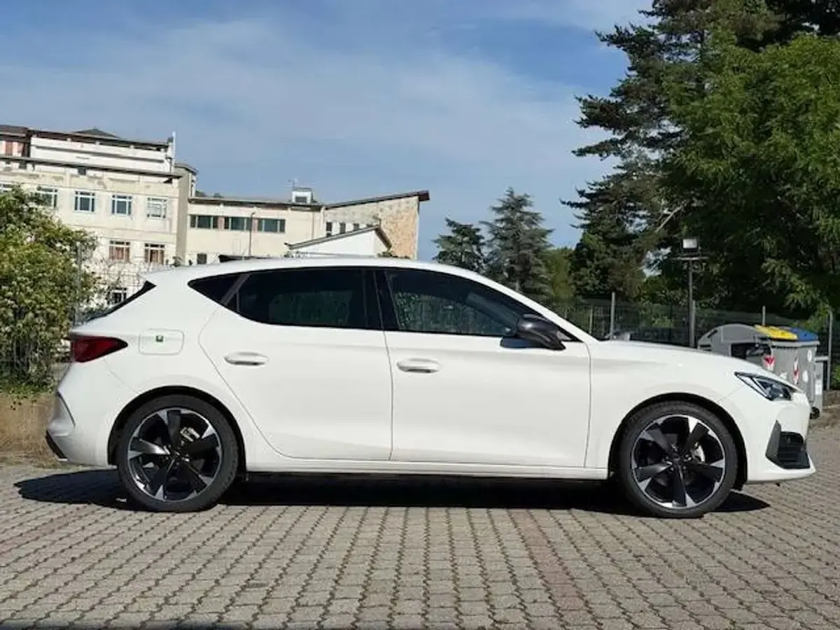 Usata Cupra Leon 150 CV (110 kW) 2024 Bianco Berlina