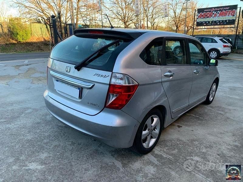 Usata Honda FR-V Comfort 141 CV (103 kW) 2006 Grigio chiaro Monovolume