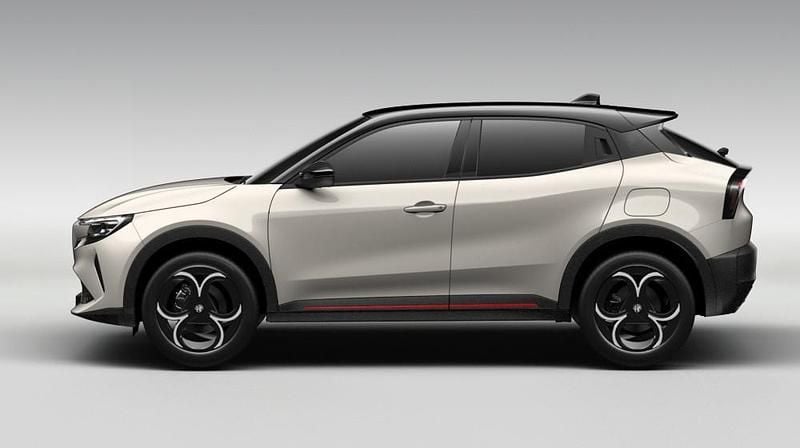 Nuova Alfa Romeo Junior Edizione Speciale 136 CV (100 kW) 2025 Avorio galleria con tetto nero SUV