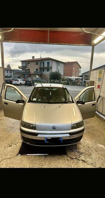 Usata Fiat Punto 80 CV (58 kW) 2002 Utilitaria