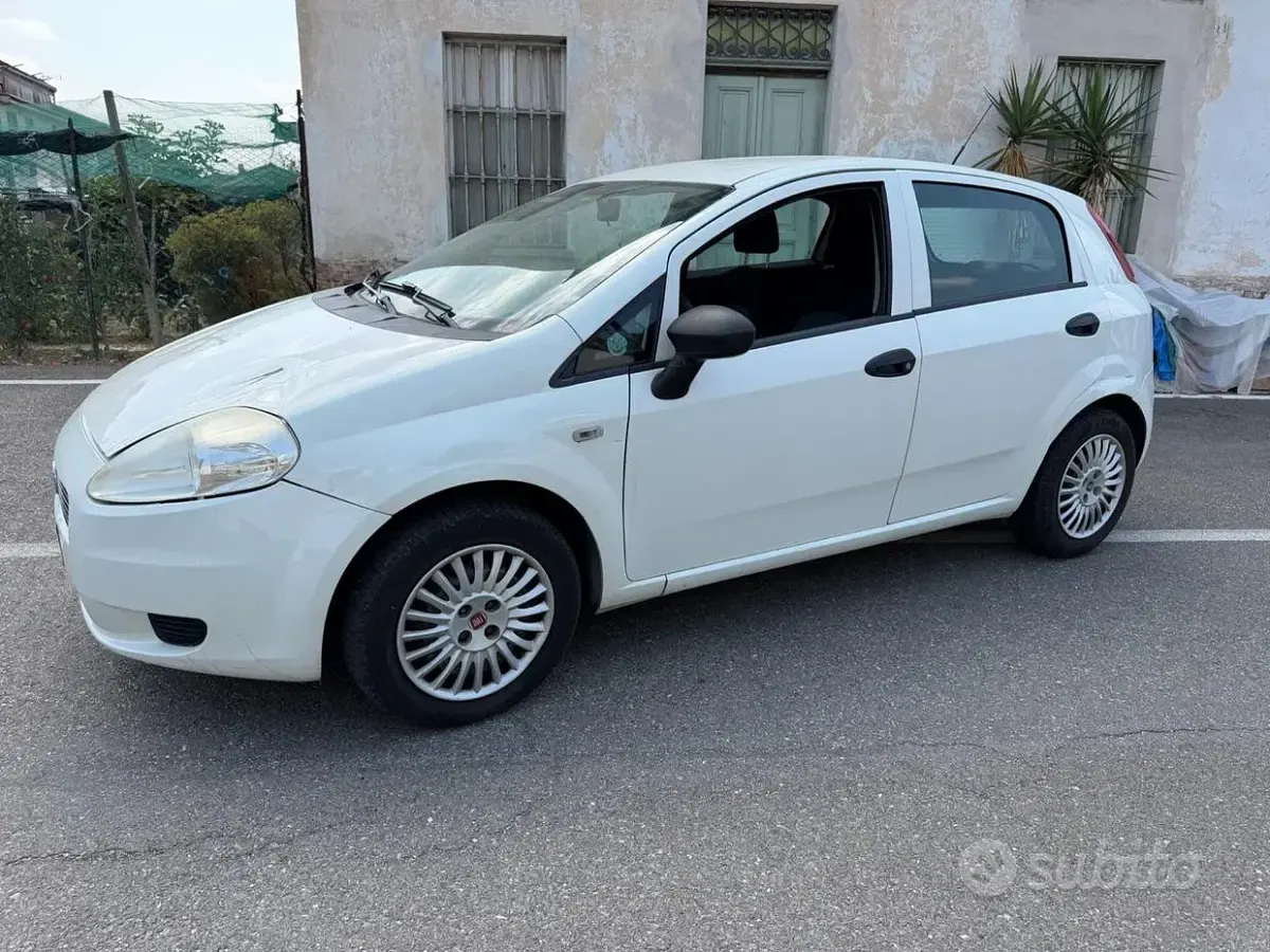 Usata Fiat Grande Punto 75 CV (55 kW) 2011 Bianco Utilitaria
