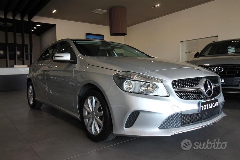 Argento Usata 2017 Mercedes A160 Tre volumi | 16.900 € (Buon prezzo) - Immagine 1/4