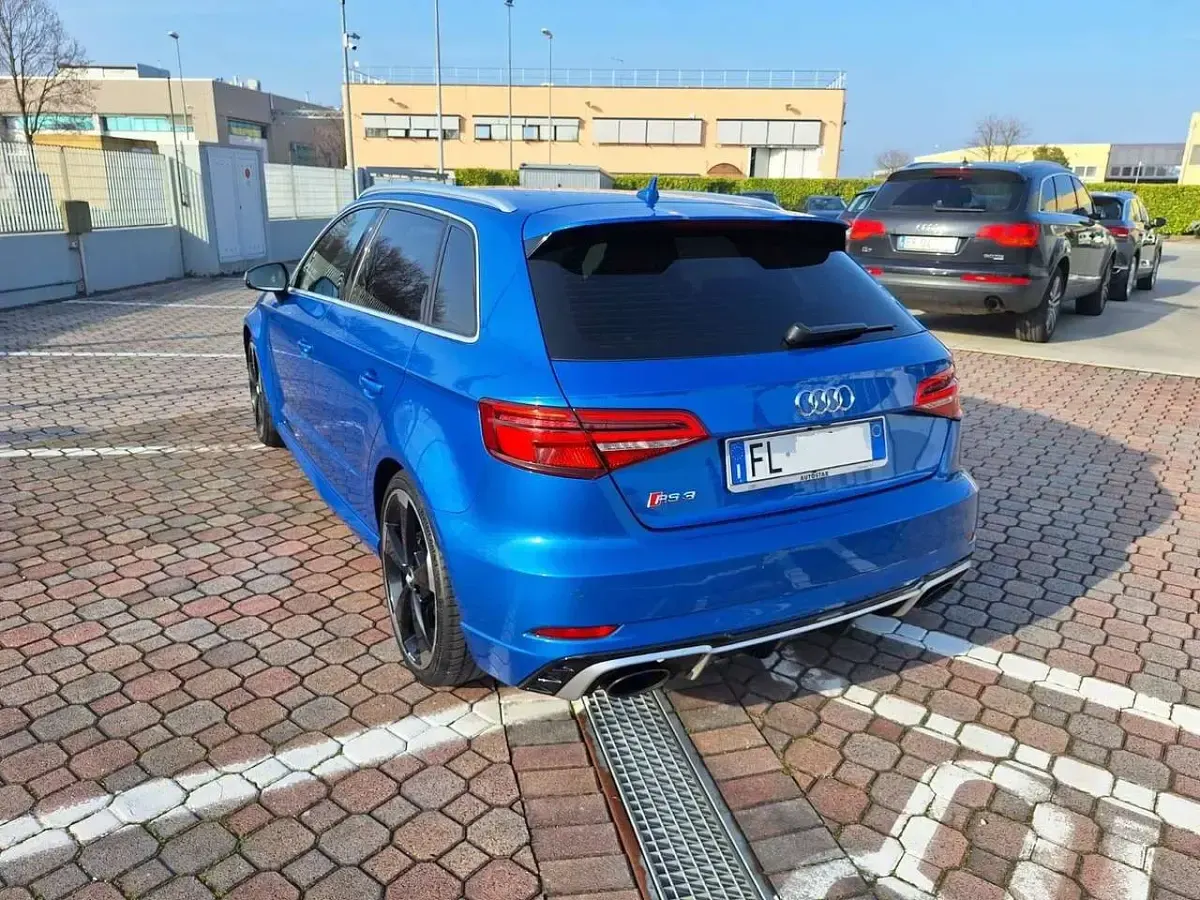 Usata Audi RS3 Ambiente 400 CV (294 kW) 2017 Blu ara effetto cristallo Berlina