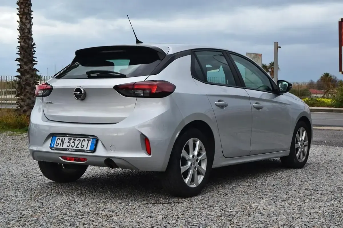 Usado Opel Corsa Edition 75 CV (55 kW) 2023 Gris Utilitario