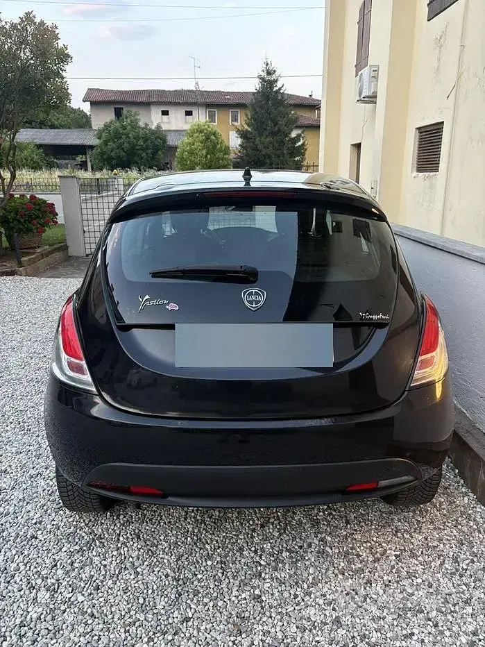 Usata Lancia Ypsilon 69 CV (50 kW) 2014 Nero Utilitaria