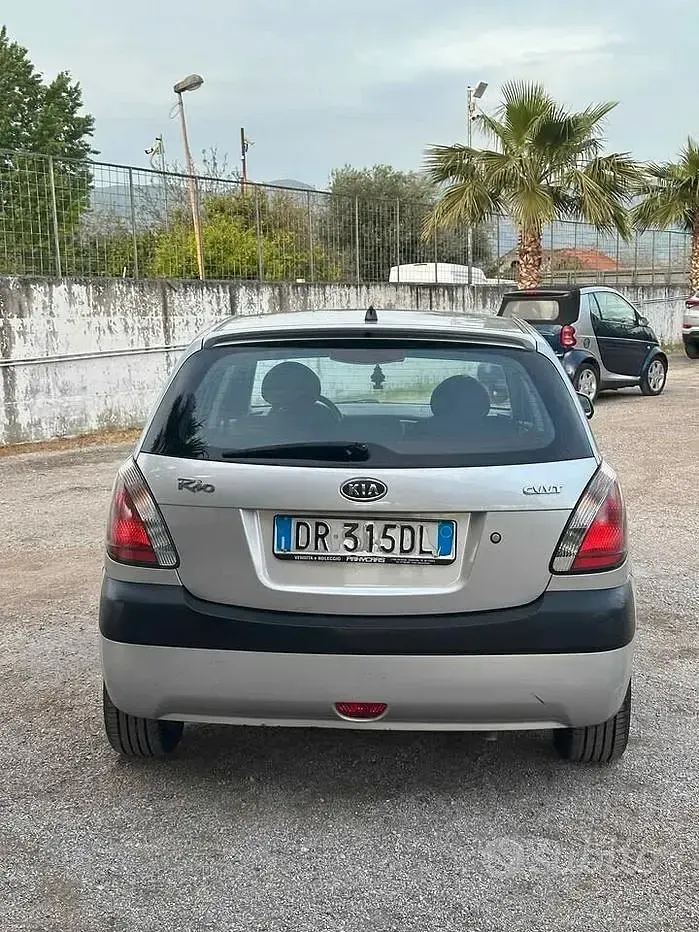 Usata Kia Rio 112 CV (82 kW) 2008 Grigio Berlina
