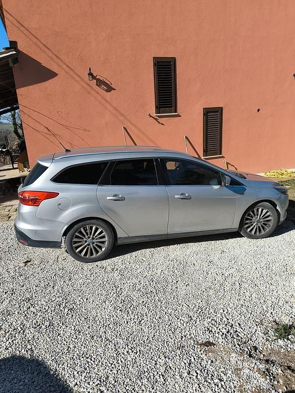 Usata Ford Focus Titanium 120 CV (88 kW) 2015 Grigio Station wagon