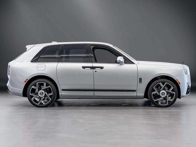 Nuova Rolls Royce Cullinan 600 CV (441 kW) 2025 Argento SUV