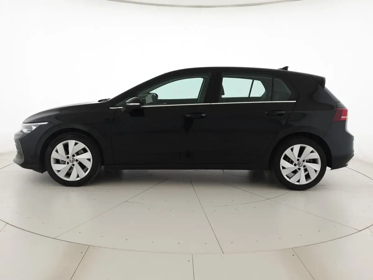 Usata VW Golf VIII Style 150 CV (110 kW) 2025 Grenadill black metallizzato Berlina