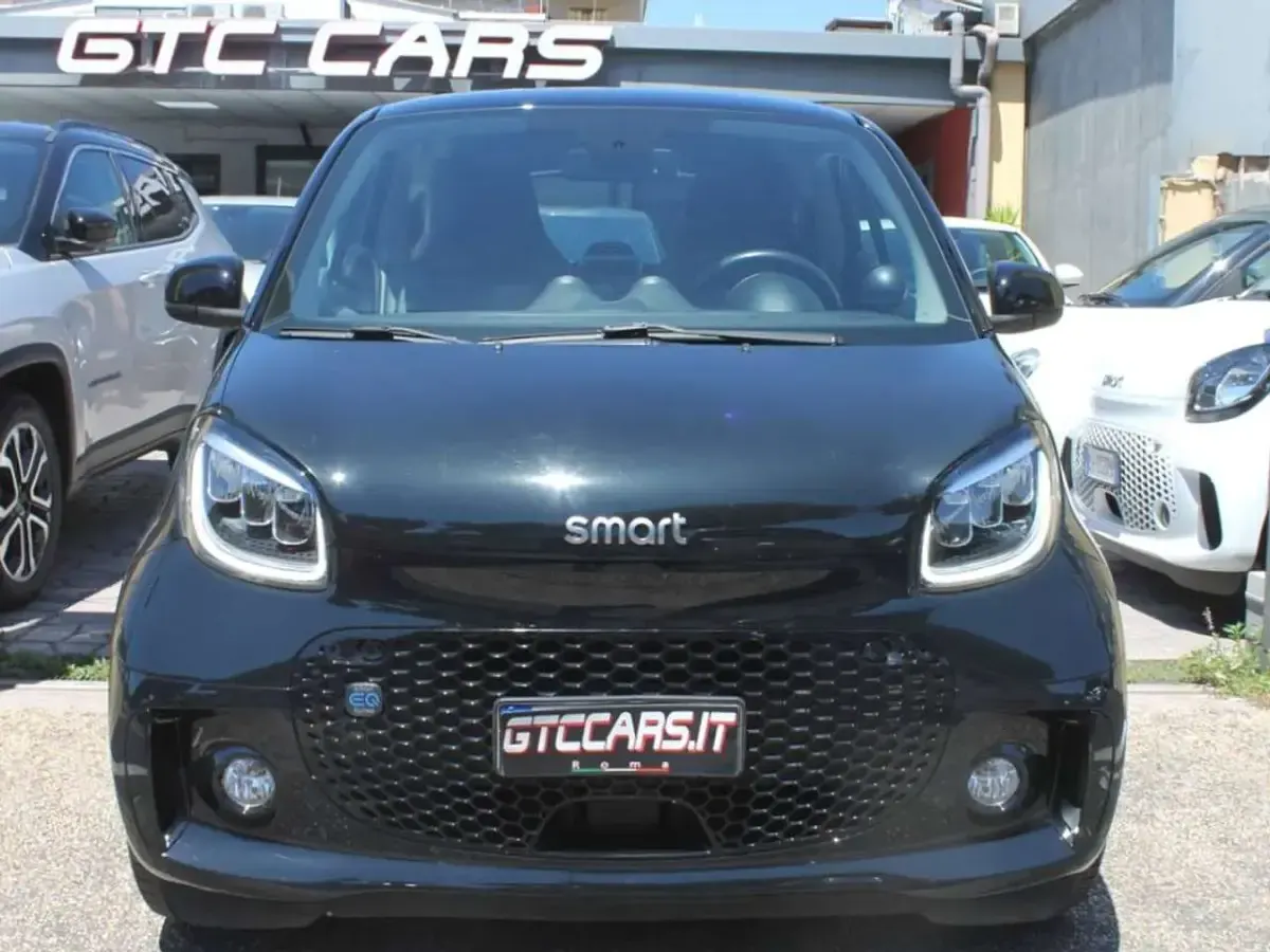 Usata Smart ForTwo Coupé Prime 41 kW (56 CV) 2021 Body panels black Utilitaria