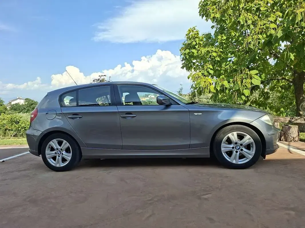 Usata BMW 118 143 CV (105 kW) 2010 Grigio Utilitaria