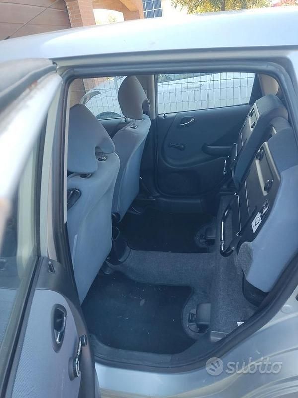 Usata Honda Jazz 78 CV (57 kW) 2004 Grigio Utilitaria