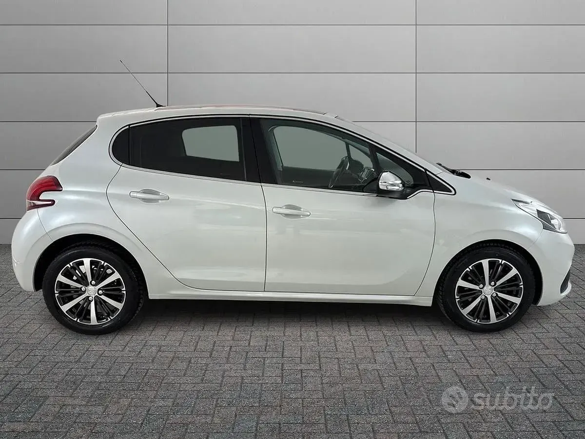 Usata Peugeot 208 Allure 100 CV (73 kW) 2018 Bianco Utilitaria
