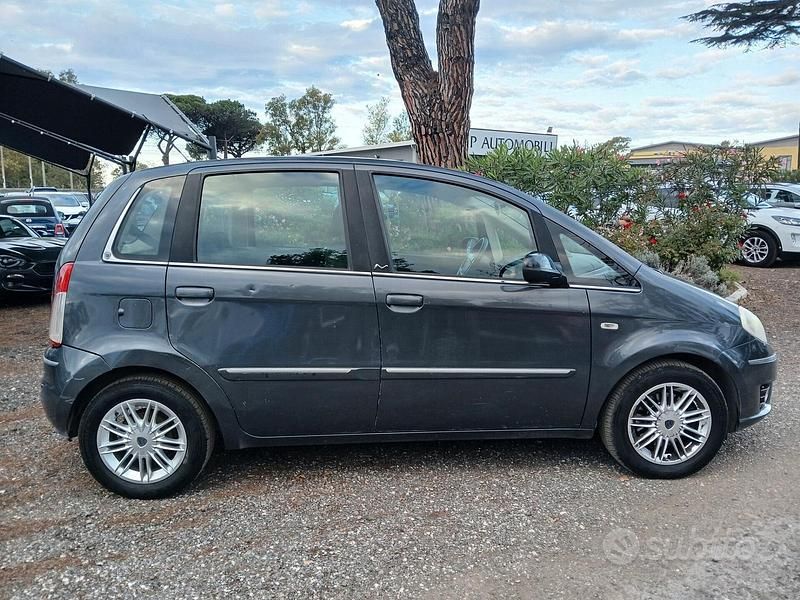 Usata Lancia Musa Gold 95 CV (69 kW) 2012 Grigio Monovolume