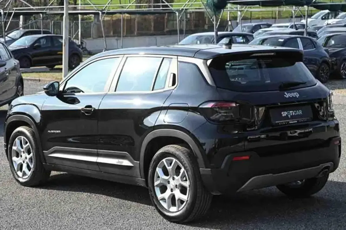 Usata Jeep Avenger Altitude 101 CV (74 kW) 2024 Nero SUV