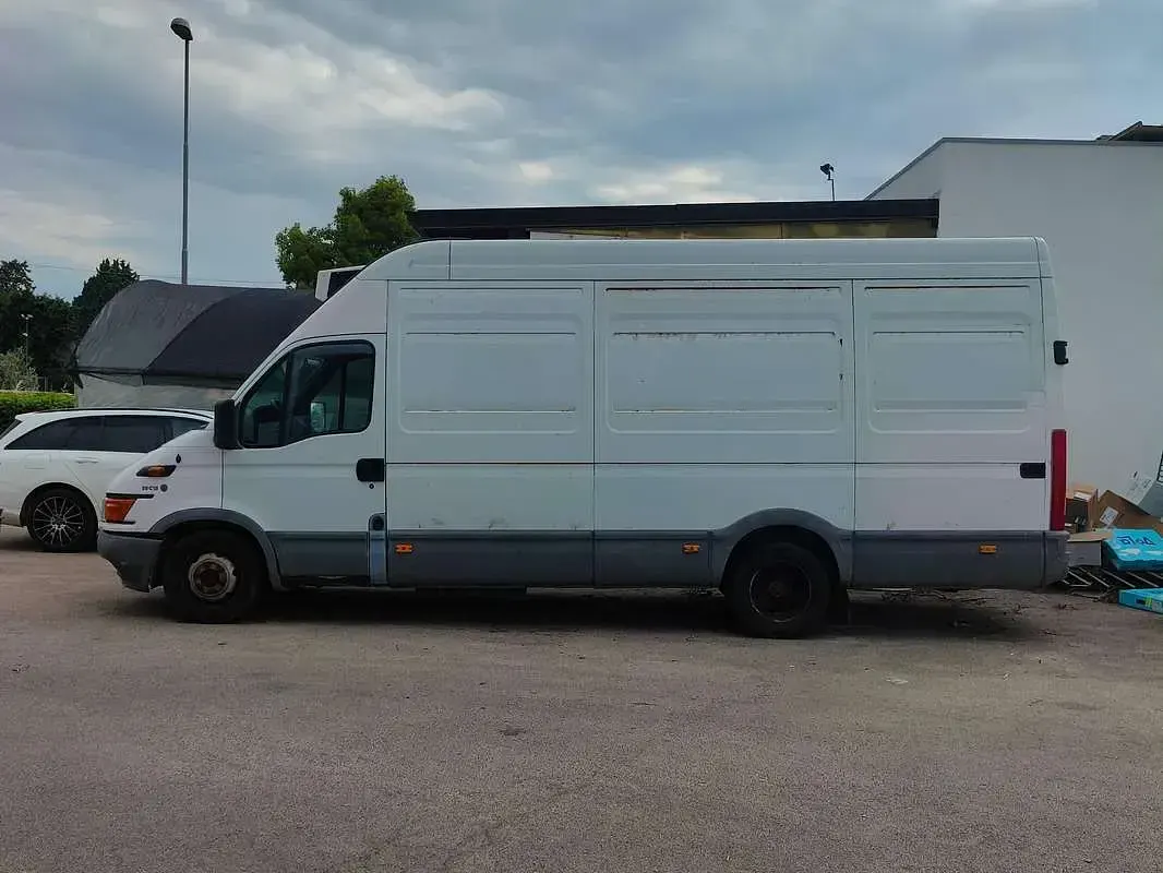 Usata Iveco Daily 125 CV (91 kW) 2000 Bianco Furgone