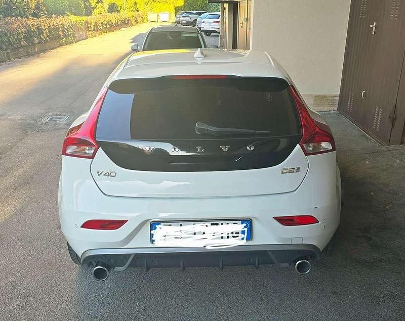 Usata Volvo V40 R-Design Kinetic 120 CV (88 kW) 2017 Bianco Station wagon