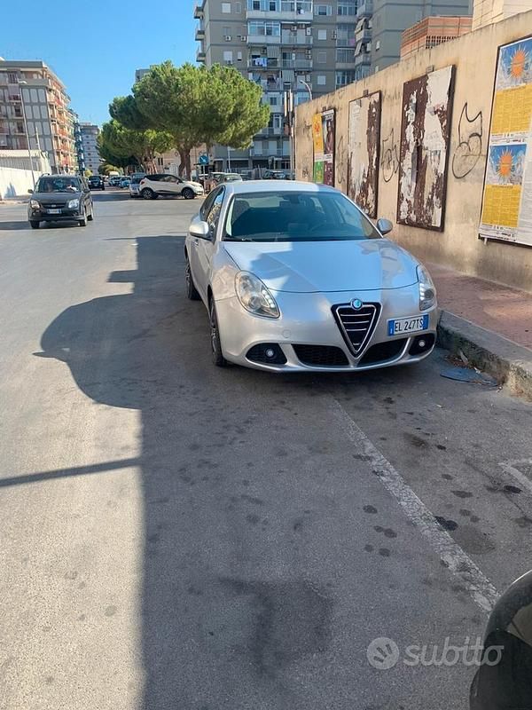 Usata Alfa Romeo Giulietta 105 CV (77 kW) 2012 Grigio Utilitaria
