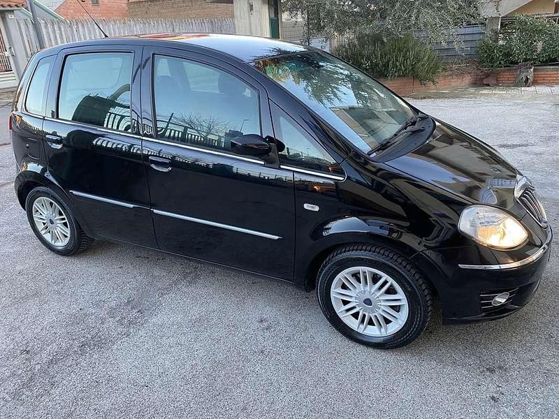 Usata Lancia Musa 95 CV (69 kW) 2009 Nero Monovolume