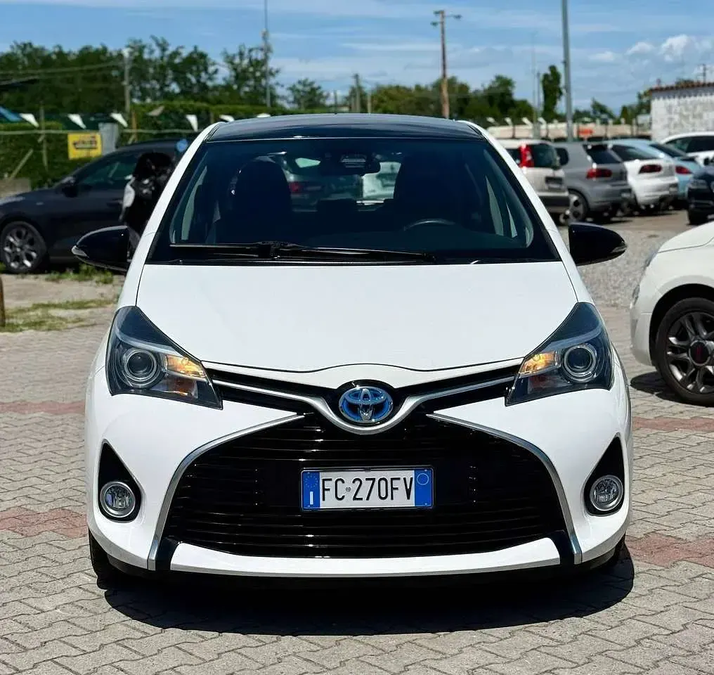 Usata Toyota Yaris Hybrid Active 75 CV (55 kW) 2016 Other Berlina