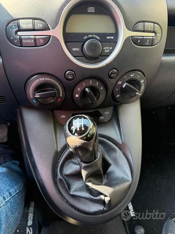 Usata Mazda 2 68 CV (50 kW) 2008 Grigio Utilitaria