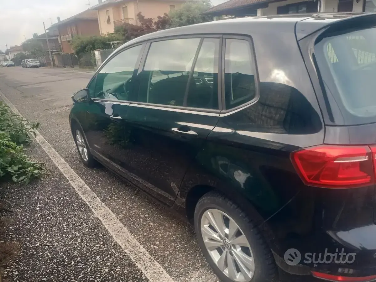 Usata VW Golf Sportsvan 110 CV (80 kW) 2015 Nero Monovolume