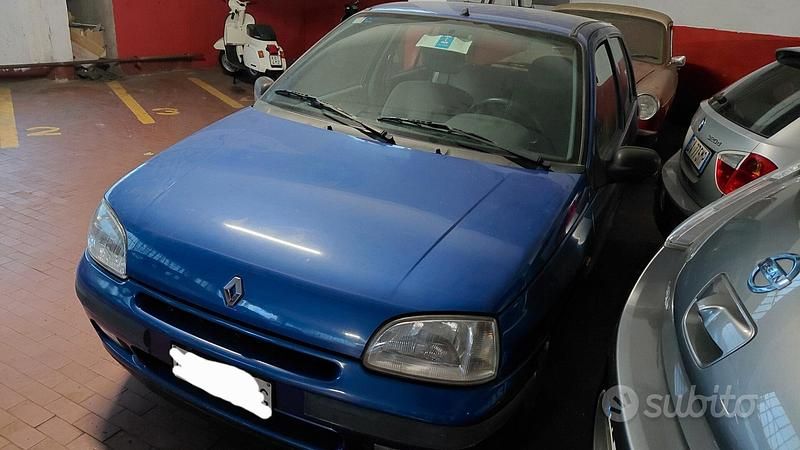 Usata Renault Clio II 58 CV (42 kW) 1998 Blu Berlina