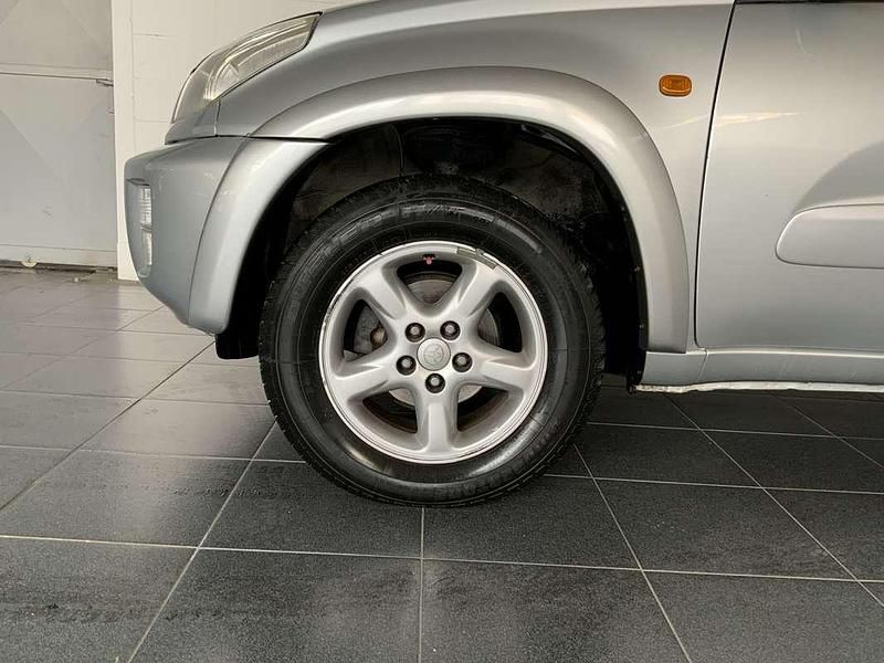 Usata Toyota RAV4 150 CV (110 kW) 2001 Argento SUV