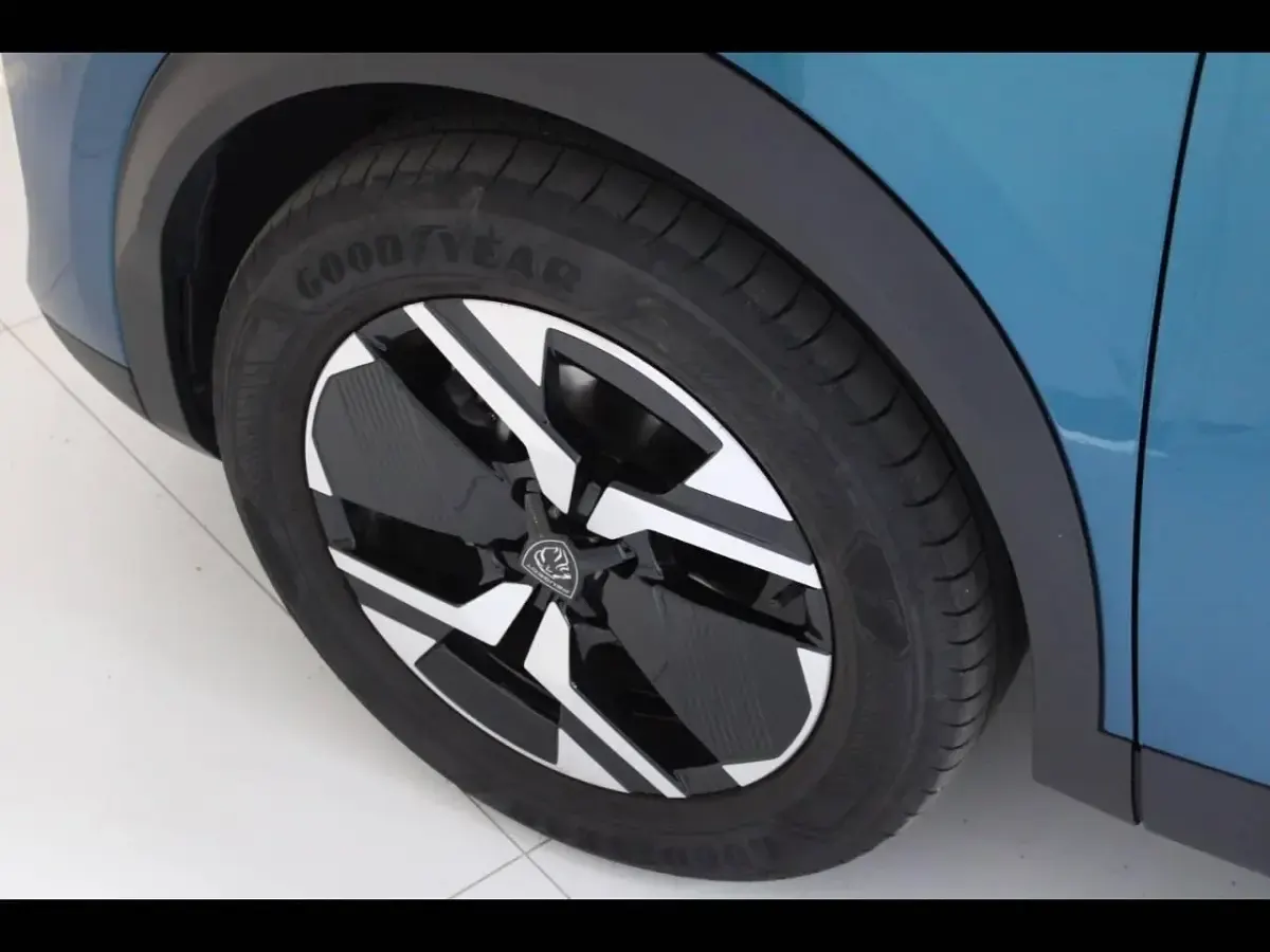 Usata Peugeot 2008 Allure 100 CV (73 kW) 2025 Blu SUV