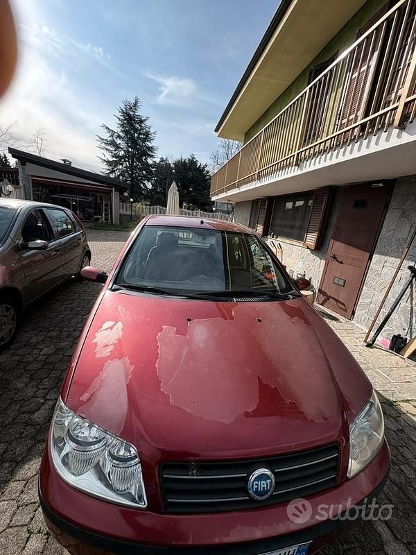 Usata Fiat Punto Dynamic 60 CV (44 kW) 2004 Rosso Utilitaria