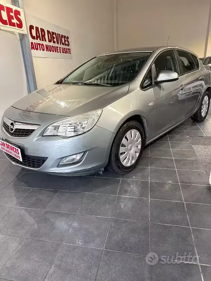 Usata Opel Astra 110 CV (80 kW) 2010 Grigio Berlina