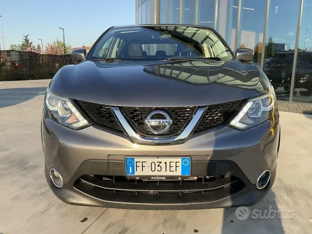 Usata Nissan Qashqai Acenta 131 CV (96 kW) 2016 Grigio SUV