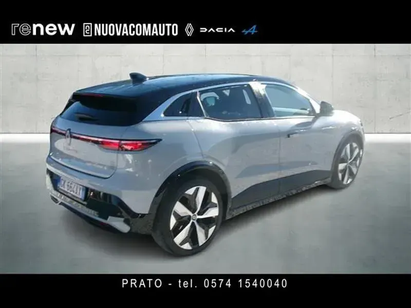 Usata Renault Megane E-Tech Techno 161 kW (220 CV) 2022 Grigio chiaro Utilitaria