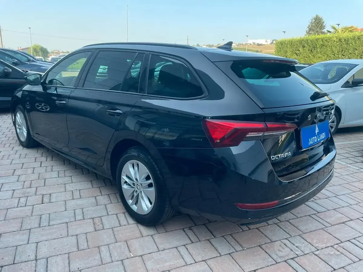 Usata Skoda Octavia Executive 150 CV (110 kW) 2022 Nero Station wagon