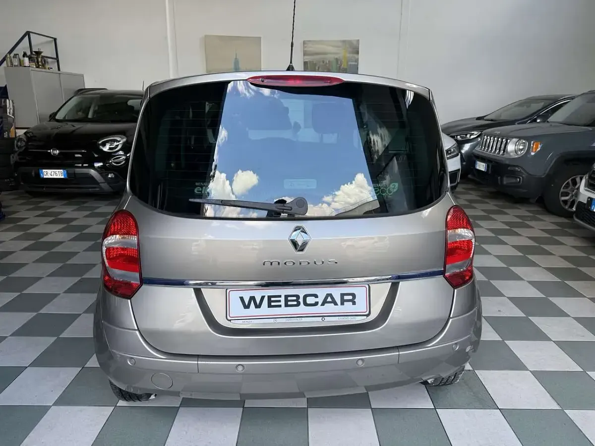 Usata Renault Modus 75 CV (55 kW) 2011 Grigio Monovolume
