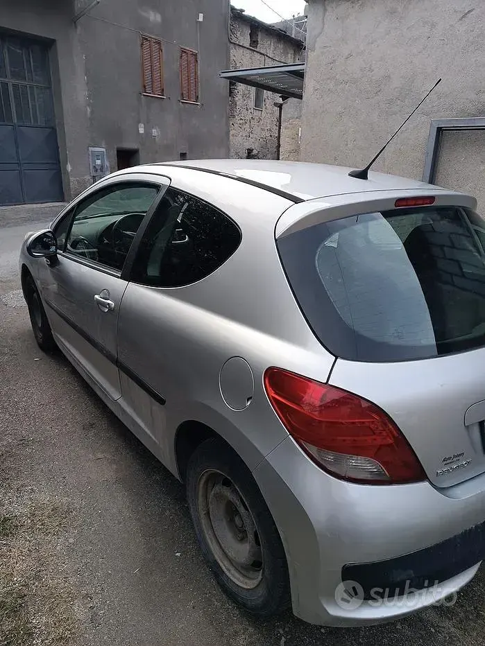 Usata Peugeot 207 73 CV (53 kW) 2011 Berlina