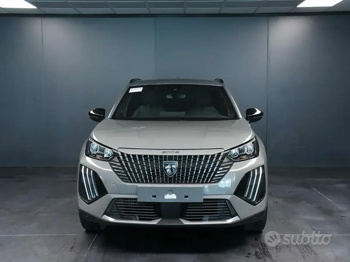 Usata Peugeot 2008 Allure 131 CV (96 kW) 2024 Grigio SUV