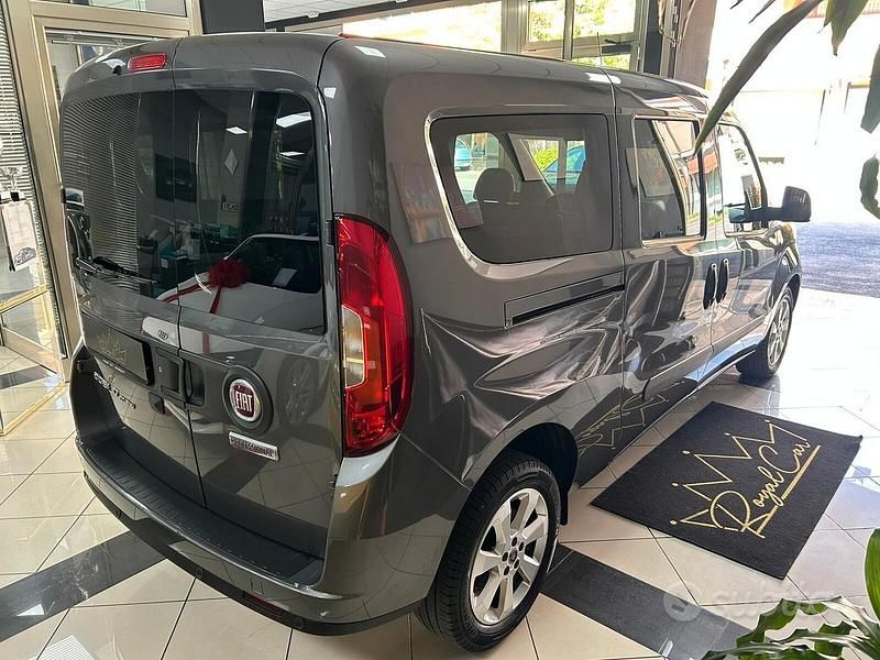 Usata Fiat Doblò Lounge 120 CV (88 kW) 2022 Grigio Monovolume