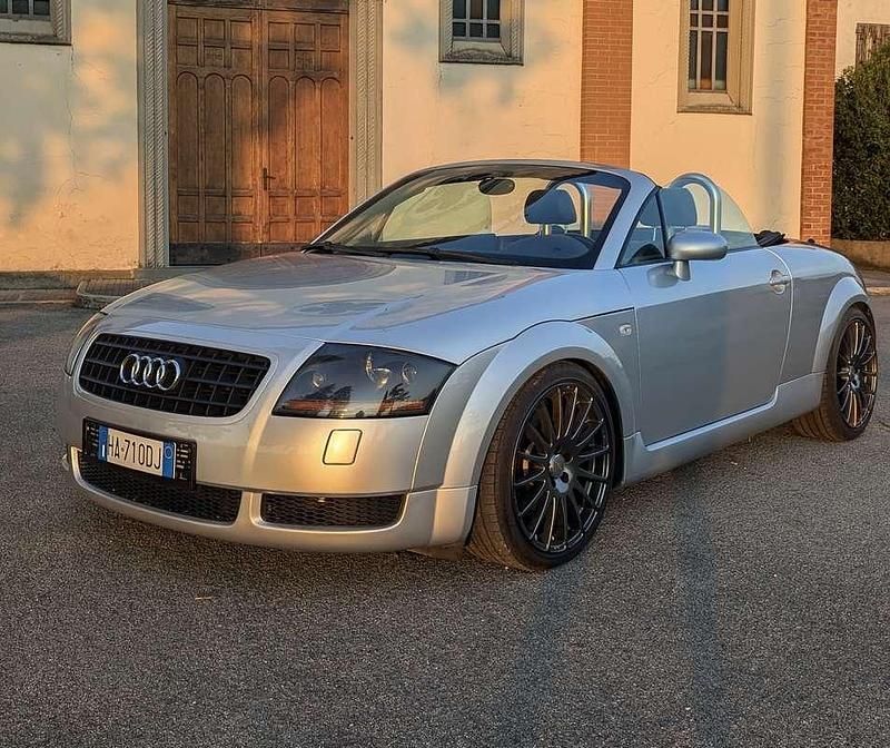 Usata Audi TT Roadster S-Line 224 CV (164 kW) 2000 Argento Cabrio