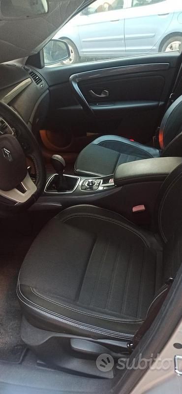 Usata Renault Laguna III 150 CV (110 kW) 2010 Grigio Station wagon