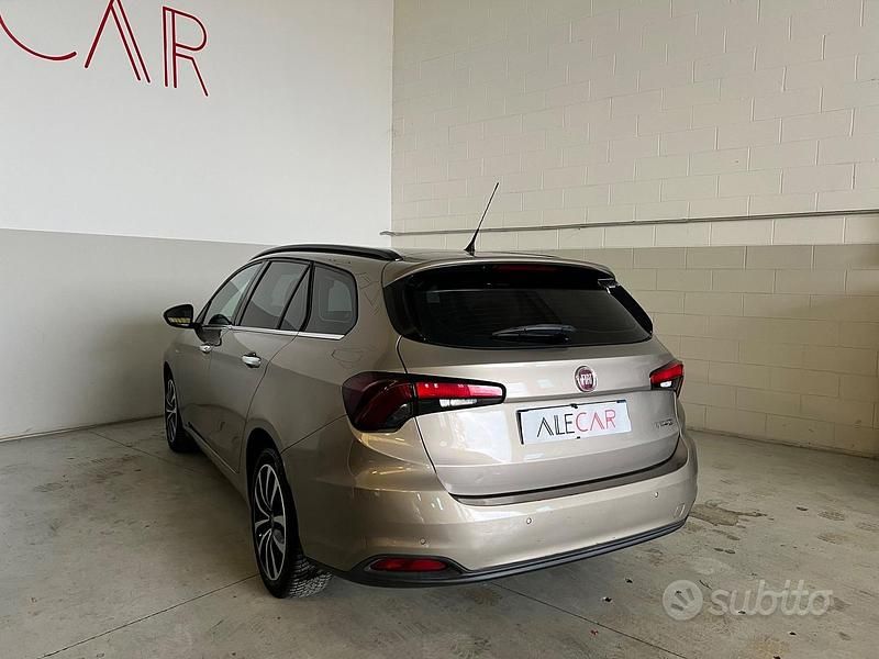Usata Fiat Tipo Lounge 120 CV (88 kW) 2017 Marrone Berlina