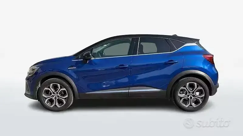 Usata Renault Captur Intens 101 CV (74 kW) 2023 Blu scuro SUV