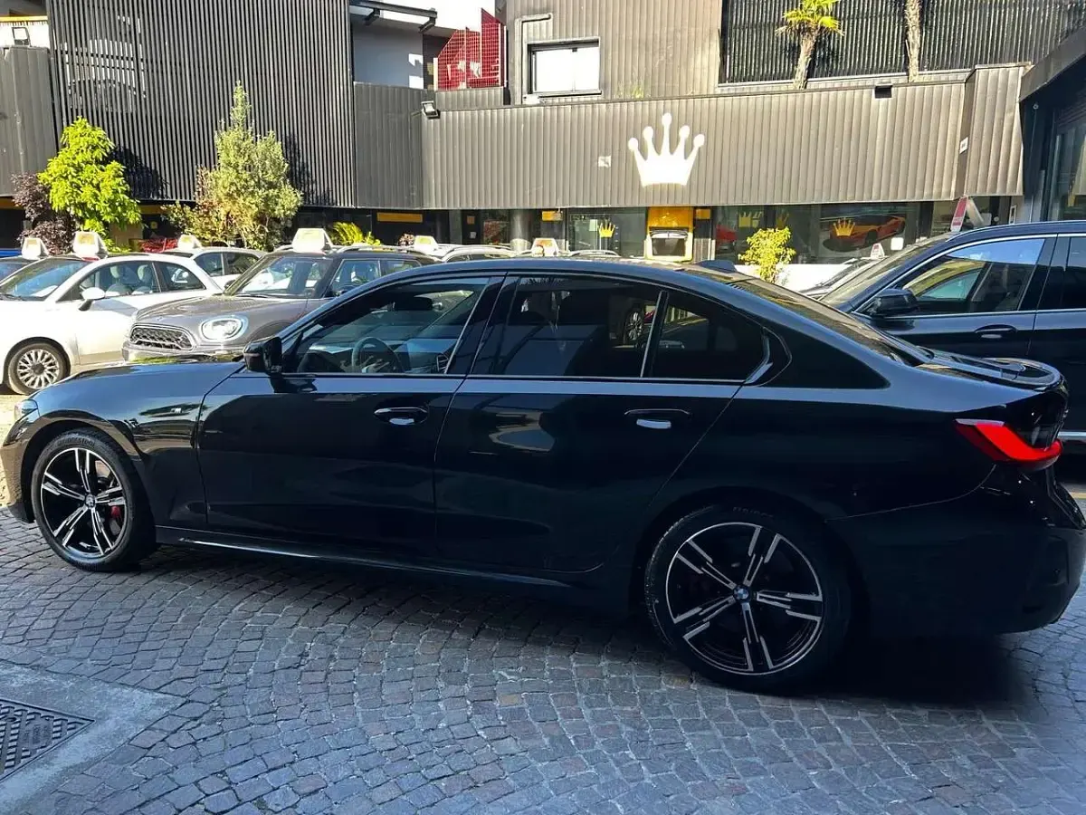 Usata BMW 320 M Sport 190 CV (139 kW) 2025 Black sapphire metallizzato Berlina