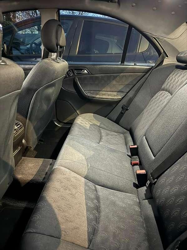 Usata Mercedes C220 Classic 143 CV (105 kW) 2003 Bianco Berlina