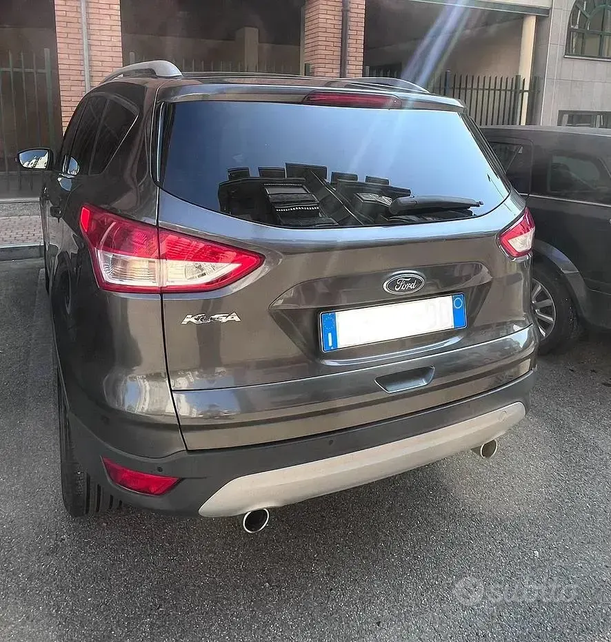 Usata Ford Kuga 140 CV (102 kW) 2015 Grigio SUV
