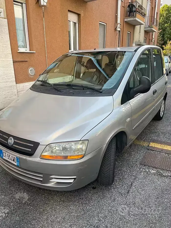 Usata Fiat Multipla 103 CV (75 kW) 2005 Grigio Monovolume