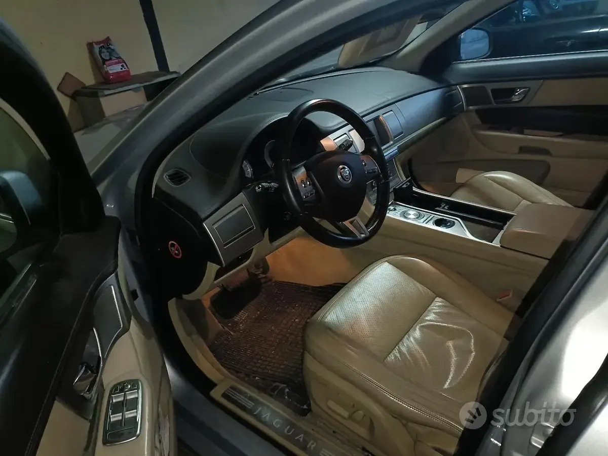 Usata Jaguar S-Type 207 CV (152 kW) 2009 Grigio Berlina